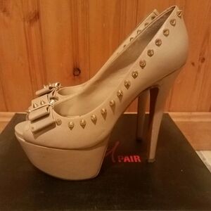 Wild Pair Beige Tan Gold Studded Bow Heel Pumps 7M